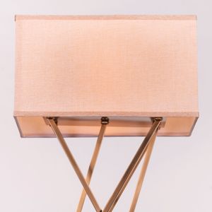 Lampe de table tendance pour la décoration couleur rose et or Design élégant Lignes nettes et lampe de salon finition or mat brillant - Product Image 3