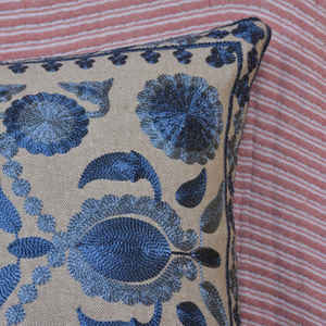 Taie d'oreiller bleue brodée, nouveau modèle, fait à la main, décoration pour la maison, style bohème, Suuzani, vente en gros - Product Image 3