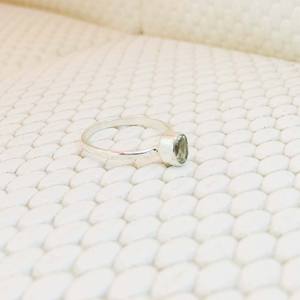 Anillos de Compromiso y Boda de Plata de Ley 925 para Mujer con Hermosa Gema de Amatista Verde, Joyería Fina con Engaste de Bisel, Ecológicos, Ideales para Fiestas - Product Image 5