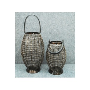 Support votif suspendu en tôle avec finition dorée Antique, Design en maille de forme ronde, excellente qualité pour la décoration de la maison - Product Image 4