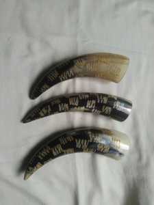 เขาควายแกะสลักจากธรรมชาติจากผู้ผลิตชั้นนำของอินเดีย เป็นมิตรกับสิ่งแวดล้อม ใช้เป็นเครื่องดื่มแบบโบราณสไตล์ไวกิ้ง  แตรทองเหลืองสำหรับการเดินเรือ - Product Image 4