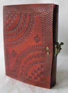 Journal en cuir gaufré A5 vintage, carnet de notes en cuir à couverture rigide, parfait cadeau de bureau pour hommes et femmes - Product Image 5