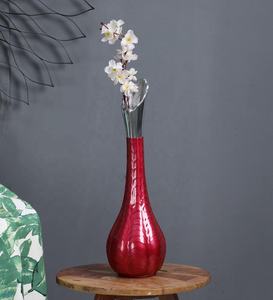 Grande table moderne à fleurs rouges de luxe Vase en aluminium Vente en gros de haute qualité Quantité en vrac Nouveau design personnalisé Acheteurs commerciaux - Product Image 2