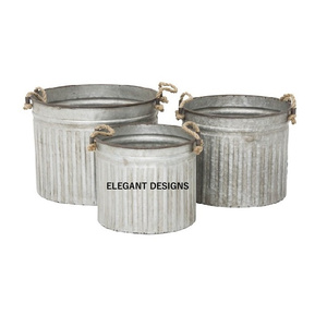 Juego de cuatro macetas de cubo galvanizadas de metal vintage, macetas rústicas de diferentes tamaños con mango de cuero, macetas de flores de India - Product Image 5