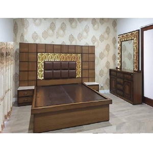 Muebles de dormitorio de madera de teca de diseño, cama de acabado antiguo con mesitas de noche, Maharaja, tamaño King - Product Image 1