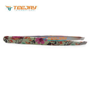 Pinza para Cejas TEEJAY EBT-405 de Acero Inoxidable con Textura Impresa, Punta Inclinada y Fina, Ideal para Cejas y Vello - Product Image 3