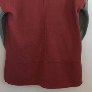 เสื้อฮู้ดผู้ชายคุณภาพสูง ผ้าฝ้ายฟลีซ 100% สำหรับฤดูหนาว ปักลายเรียบๆ  โลโก้แบบกำหนดเอง ดีไซน์สีบล็อก ระบายอากาศได้ดี - Product Image 4