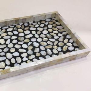 ถาดเสิร์ฟและเก็บของรูปทรงสี่เหลี่ยมผืนผ้าประดับมุกทำมือสุดหรู พร้อมลายกรอบ สำหรับงานแต่งงาน งานอีเว้นท์ และตกแต่งบ้าน - Product Image 1