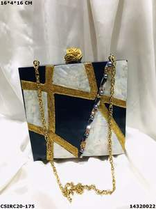 Sacs de soirée en résine faits à la main par des designers internationaux Craftstages pour femmes, élégantes pochettes de mariée fabriquées en Inde - Product Image 2