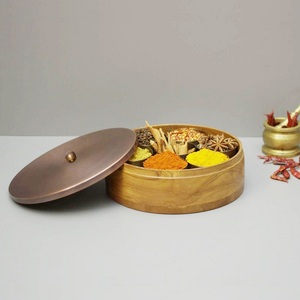 Caja de especias redonda de madera con tapa metálica, utensilios de cocina para hierbas y especias, caja de masala para accesorios de cocina - Product Image 5