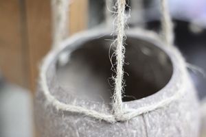 Abat-jour en forme de fruit de noix de coco fait main de haute qualité par Caro Candles pour la décoration de la maison - Product Image 3