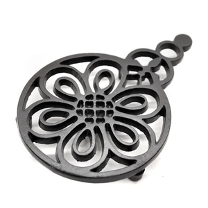 Dessous de plat fleur en fonte avec poignée - Product Image 1