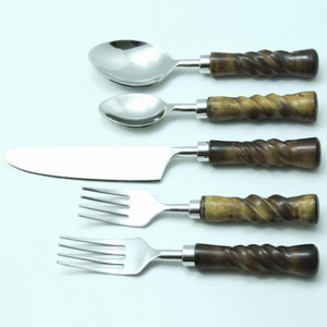 Ensemble de couverts de luxe de créateur en acier inoxydable plaqué argent et poignée en résine de haute qualité en couverts par Art Assembly - Product Image 2