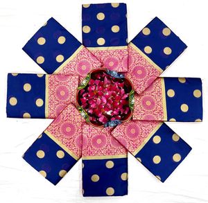 อินฟินิตี้สีน้ำเงินเข้มและสีชมพูขอบผ้าไหม Lichi Saree,งาน Jacquard เต็มส่าหรี,Pallu เต็มรูปแบบและเสื้อโดยพระราชส่งออก - Product Image 5