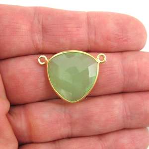 Conector colgante de doble bucle de Calcedonia Prehnita, abalorio de piedras preciosas chapadas en oro con corte facetado en forma de trillón para ajuste de joyería - Product Image 2