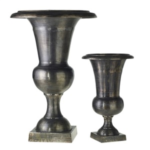 Conjunto de dos floreros de metal niquelado, soporte de flores de diseñador hecho a mano, maceta decorativa de boda de la mejor calidad - Product Image 3
