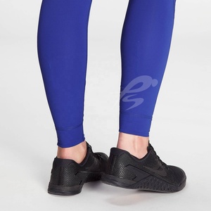 Leggings Personalizados para Mujer, Anticelulíticos, para Gimnasio y Entrenamiento, Spandex/Poliéster, Largo hasta la Rodilla, Color Negro, Tallas XS, S, M, L, XL |   Hecho en Pakistán - Product Image 4