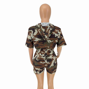 Ensemble de sport 2 pièces pour femme, haut court à capuche fantaisie de marque et short à séchage rapide, idéal pour la mode estivale en extérieur - Product Image 3