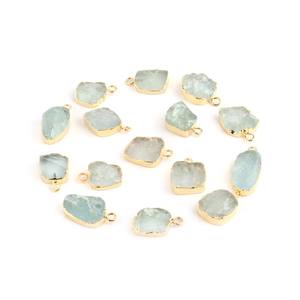 Abalorios colgantes de rebanada cruda de Aguamarina natural chapados en oro y plata hechos de piedra para varios tipos de joyería - Product Image 1