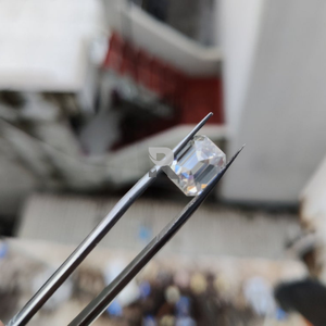 เพชรธรรมชาติขัดเงา ความสะอาดระดับ SI สี DEF ขนาด 4.2*4.5 ถึง 3.1*3.3 มม. รูปทรงแฟนซีเอเมอรัลด์คัท ความแข็ง 10 โมห์ ได้รับการรับรองจาก IGI - Product Image 3