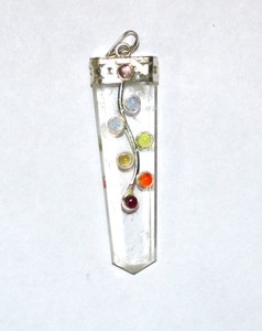 Grossiste de pendentifs en cristal de quartz en forme de fleur pour chakra : Pendentifs en cristal de quartz en forme de fleur pour chakra en vente - Product Image 1