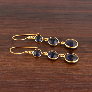 Boucles d'oreilles pendantes à trois pierres précieuses, coupe ronde, iolite, quartz bleu, boucles d'oreilles faites à la main, sertissage en or 18 carats, légères - Product Image 6
