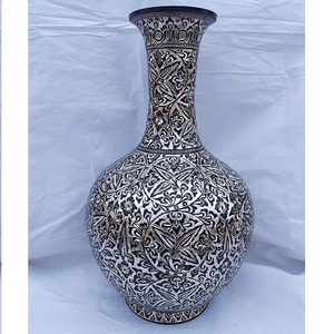 Jarrón de Flores de Metal Repujado Pintado y Pulido Lord LV6162 para Navidad - Vajilla Hecha a Mano - Product Image 1