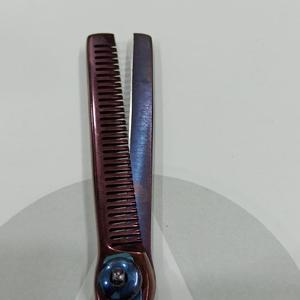 Tijeras de Entresacar Cabello de Peluquería con Mango Elegante y Recubrimiento de Color, 6.5 Pulgadas, Fabricación Profesional en Pakistán - Product Image 5