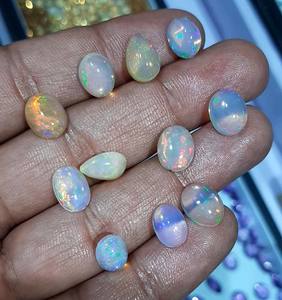Cabochon d'opale éthiopienne naturelle de grade A One Pierres précieuses en vrac Pierres précieuses lisses et brillantes pour les bijoux de fête - Product Image 1