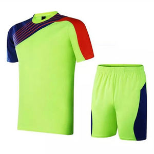 Conjuntos de Uniformes de Fútbol 2025 Unisex, Jersey y Pantalones Cortos Sublimados, 100% Poliéster, Impresión Personalizada, Cuello en V, Servicio OEM - Product Image 4