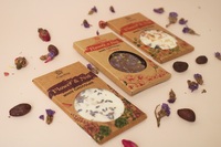 Vente en gros de chocolat noir solide, barre de chocolat aux fleurs et aux noix, chocolatier légendaire, boîte certifiée ISO, fabriqué au Vietnam, 6 ans d'expérience
