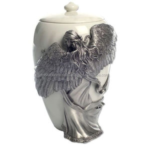 Elegante Urna Funeraria con Alas de Ángel en un Vestido Fluido para Cenizas Humanas - Product Image 6