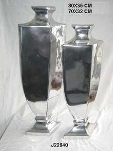 Jarrón de Flores de Aluminio Fundido en Forma de V sobre una Base con Pulido Espejo Disponible en Acabado Mate, Acabado Níquel, Acabado Níquel Rugoso - Product Image 4