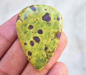 Piedra serpentina pulida en caliente con Stichtite, cabujones de piedras preciosas sueltas curativas - Product Image 5