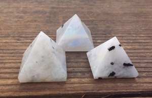 Piedra lunar arcoíris pirámide tallada piedra preciosa de cristal para Chakra curación Reiki terapia decoración del hogar - Product Image 4