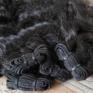 La machine à tisser des cheveux humains bouclés à Chennai, Inde, paquets de cheveux humains vierges naturels non traités - Product Image 1