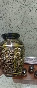 Brassworld อินเดียโกศเผาศพสีดำทองเหลืองพร้อมอุปกรณ์สำหรับงานศพ - Product Image 6
