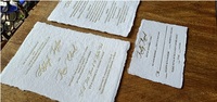 Boîtes d'invitation de mariage en tissu recyclé faites à la main, écologiques, de la marque Conifer, tailles, couleurs et impressions personnalisées pour la papeterie de mariage