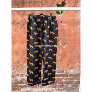 Conjunto de pijama de algodón con estampado de Frida Kahlo, ropa de dormir blanca, 100% algodón orgánico, venta al por mayor - Product Image 3