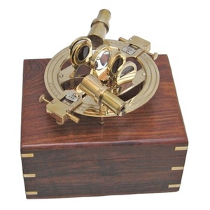 Sextant nautique rond en laiton poli avec boîte en bois naturel, reproduction nautique vintage, sextant marin à vendre - Product Image 1