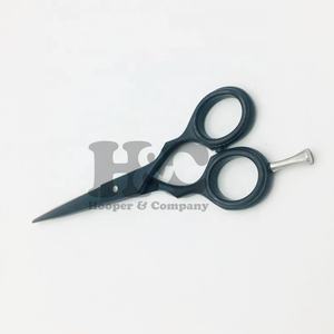 Nouveaux ciseaux de coiffeur noirs en gros ciseaux de coiffure japonais en acier inoxydable ciseaux de coiffeur emballage Logo durable - Product Image 6