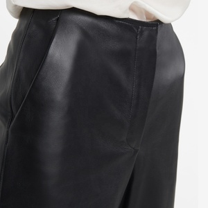 Mujer Darkness high-rise acampanado pantalones de cuero - Product Image 4