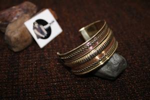 Tissé personnalisé en laiton manchette Bracelet Bracelet boutons de manchette ou bouton de manchette bijoux de mode dans la conception de fantaisie pour les femmes et les cadeaux unisexes - Product Image 3