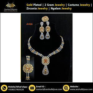 Ensemble de boucles d'oreilles et collier américain élégant en plaqué diamant Bijoux de mode parfaits pour les mariages, les fiançailles, les anniversaires et les fêtes - Product Image 4