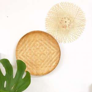 ถาดไม้ไผ่ดอกไม้กลมเสิร์ฟแผ่นทอตกแต่งบ้านวัสดุธรรมชาติคุณภาพสูงจากเวียดนาม - Product Image 1