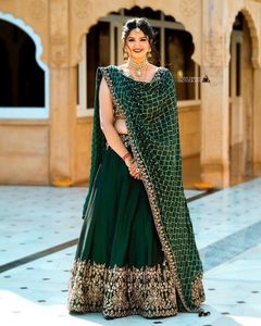 ชุดเลเฮนกาแบบดีไซเนอร์สไตล์บอลลีวูด ประดับด้วยงานปักเลื่อมทั้งตัว สำหรับผู้หญิง ใส่ในงานแต่งงานและโอกาสพิเศษ ซื้อออนไลน์จากเมืองสุรัต ประเทศอินเดีย - Product Image 5