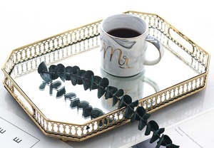 Superb Butler Gold Round Bandeja DE SERVICIO DE baratija de metal ecológica de alta calidad Diseño único con bandeja de escritorio giratoria y asas - Product Image 3