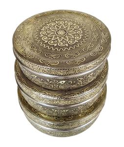 RÉCIPIENT DÉCORATIF MOYEN EN ACIER INOXYDABLE DE CONCEPTION ANTIQUE INFINITY AVEC COUVERCLE-MEENA DORÉ (7.5 "X 7.5" X 2.5 "POUCES) - Product Image 4