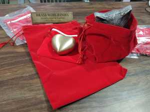 Souvenir en forme de cœur en laiton avec boîte en velours, urne de crémation, fournitures commémoratives, brasworld inde - Product Image 4