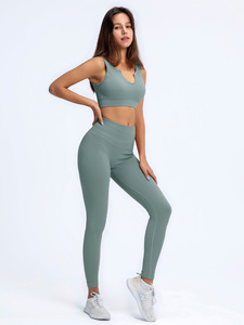 Sujetador deportivo y mallas sin costuras para mujer, ropa activa de la mejor calidad con diseño personalizado y estampado - Product Image 2